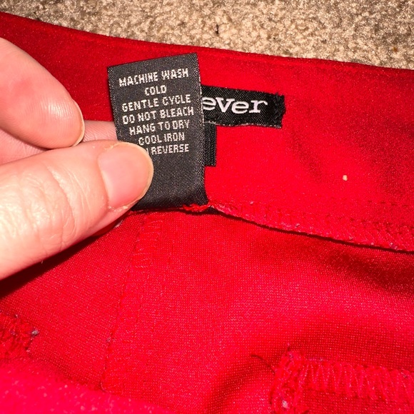 Red Cropped Pants - Picture 5 of 6